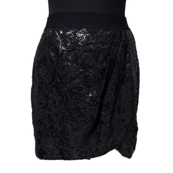 BCBG Maxazria Black Sequin Scalloped Miniskirt - Picture 1 of 7
